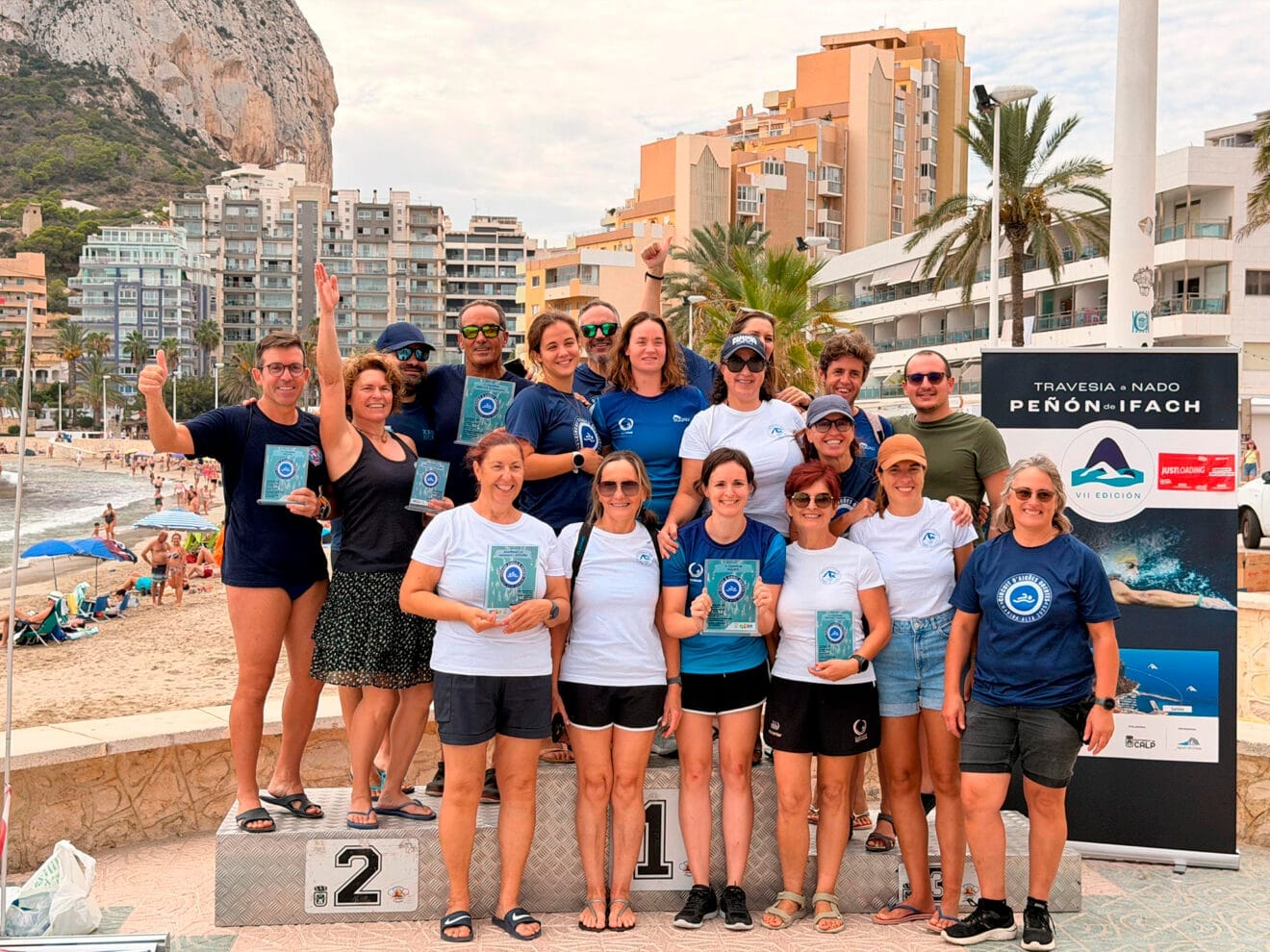 Podio de la categoría equipos del VIII Circuit d'Aigües Obertes de la Marina Alta 2025