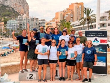Podio de la categoría equipos del VIII Circuit d’Aigües Obertes de la Marina Alta 2025
