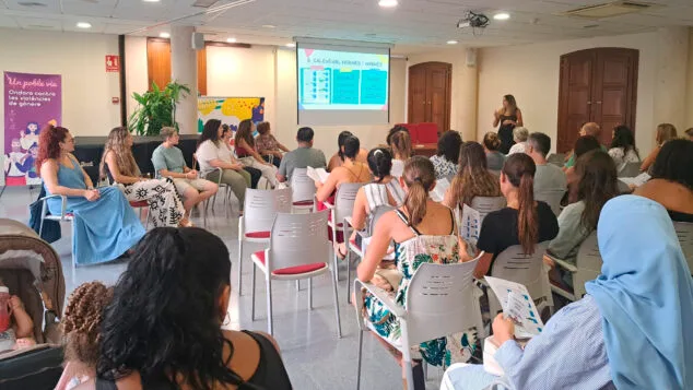 Imagen: Reunión con las familias del alumnado matriculado en la Escoleta Infantil de Ondara