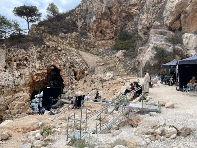Imagen: Set de rodaje de 'El cautivo' en la cala Moraig de Benitatxell