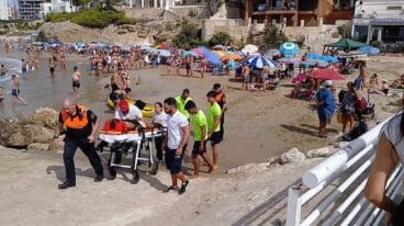 Der Rettungsdienst von Calp führt in Cantal Roig eine Rettungsübung durch.