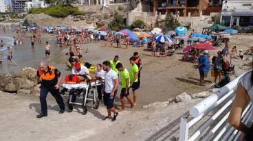 Der Rettungsdienst von Calp führt in Cantal Roig eine Rettungsübung durch.