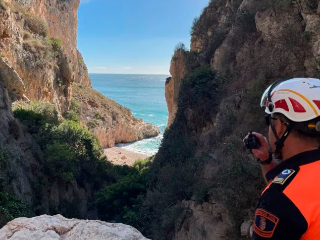 Imagen: Voluntario de Protección Civil en Benitatxell