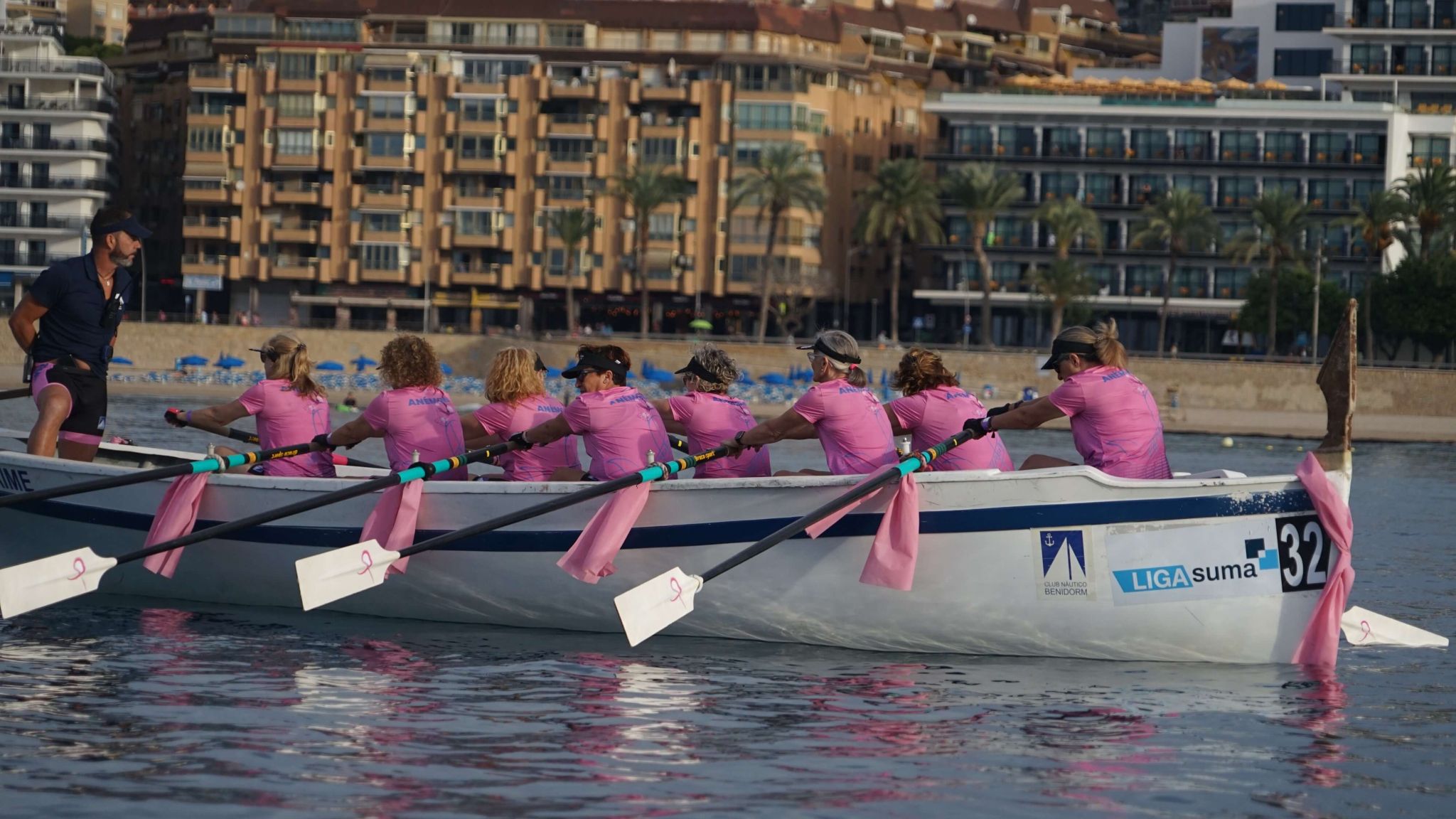 Dos clubes de remo de la Marina Alta participan en las «100 Paladas Solidarias contra el cáncer de mama» en Benidorm 4 100 paladas solidarias contra el cancer de mama en benidorm