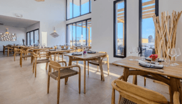 Ambiente íntimo y sofisticado en el restaurante de Mi AlmaZara Hotel