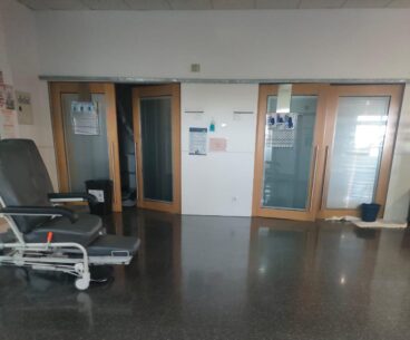 Compromís acusa al Consell de «abandono» por mantener cerrados dos boxes de la UCI del Hospital de Dénia tres semanas después de las lluvias 3 box de la uci del hospital de denia e1760972491412