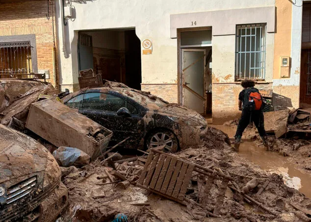 Imagen: Calle devastada por la DANA en la provincia de València en octubre de 2024