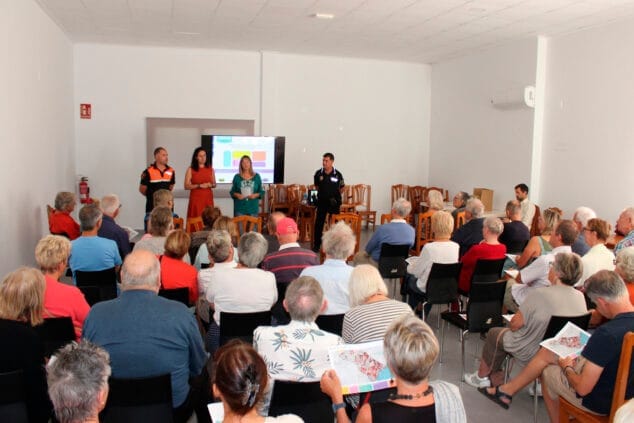 Imatge: Xerrada amb la ciutadania de Benitatxell sobre emergències