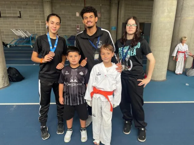 Nora Ruiz y Lilia Mobtil, del Club de Taekwondo Athenea de Calp, conquistan el oro y bronce en el XIII Open de Taekwondo en Valencia 2 Imagen: Competidores en el OPEN