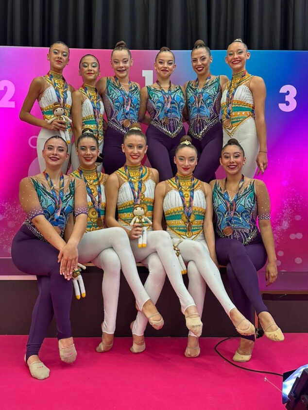 El Club Gimnasia Les Marines de Calp logra cinco títulos provinciales y se clasifica para la fase autonómica 1 Imagen: Conjuntos cadete y juvenil del Club Gimnasia Les Marines de Calp