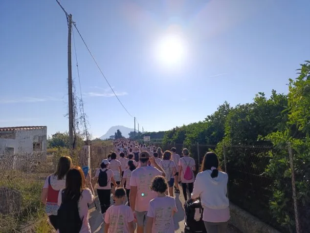 Imagen: Más de 1.300 personas participan en la carrera solidaria del cáncer 2025 de Ondara