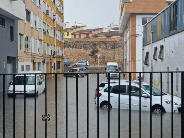Emergències alerta la Marina Alta per pluges torrencials i demana evitar desplaçaments davant del risc d'inundacions 1 Imatge: Dénia inundada per la pluja (arxiu)