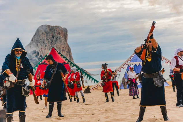 Imagen: Desembarco de las fiestas de Moros i Cristians de Calp