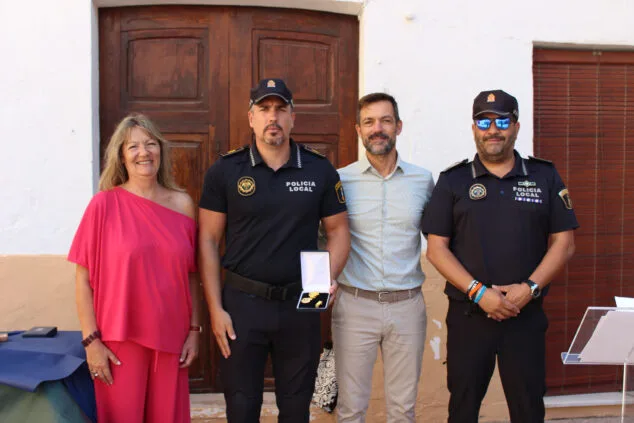 La Policía Local de Benitatxell homenajea a sus agentes por su labor en la DANA, el apagón y la formación escolar 21 dia de los angeles custodios en benitatxell en 2025 20