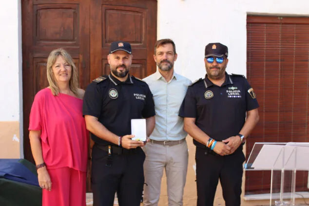 La Policía Local de Benitatxell homenajea a sus agentes por su labor en la DANA, el apagón y la formación escolar 27 dia de los angeles custodios en benitatxell en 2025 26