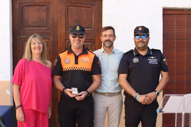 La Policía Local de Benitatxell homenajea a sus agentes por su labor en la DANA, el apagón y la formación escolar 30 dia de los angeles custodios en benitatxell en 2025 29