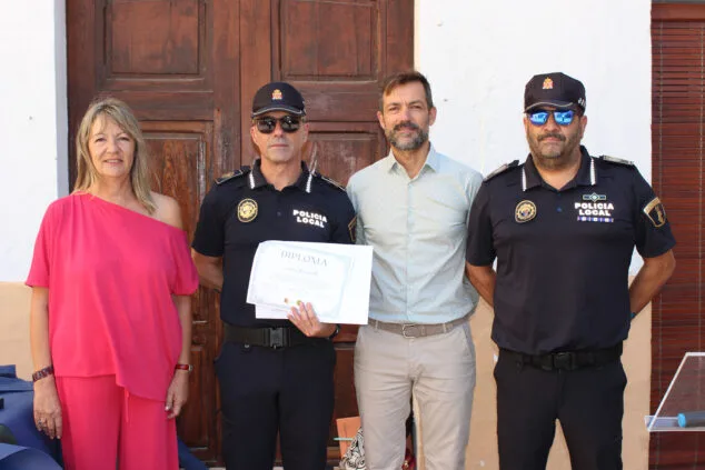 La Policía Local de Benitatxell homenajea a sus agentes por su labor en la DANA, el apagón y la formación escolar 35 dia de los angeles custodios en benitatxell en 2025 34