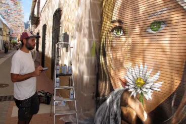 El artista de Dénia Tardor en Persianes amb Art 2025 en Els Poblets