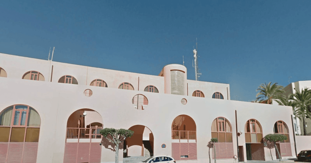 fachada del ayuntamiento de teulada moraira