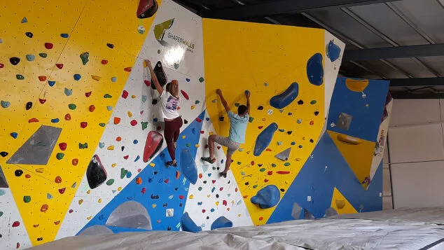 Benissa, capital autonómica de la escalada: el nuevo Rocódromo Municipal abre al público avalado por la FEMECV 21 inauguracion del rocodromo municipal de benissa 17