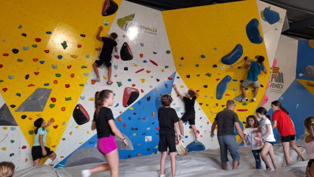 Benissa, capital autonómica de la escalada: el nuevo Rocódromo Municipal abre al público avalado por la FEMECV 30 inauguracion del rocodromo municipal de benissa 26