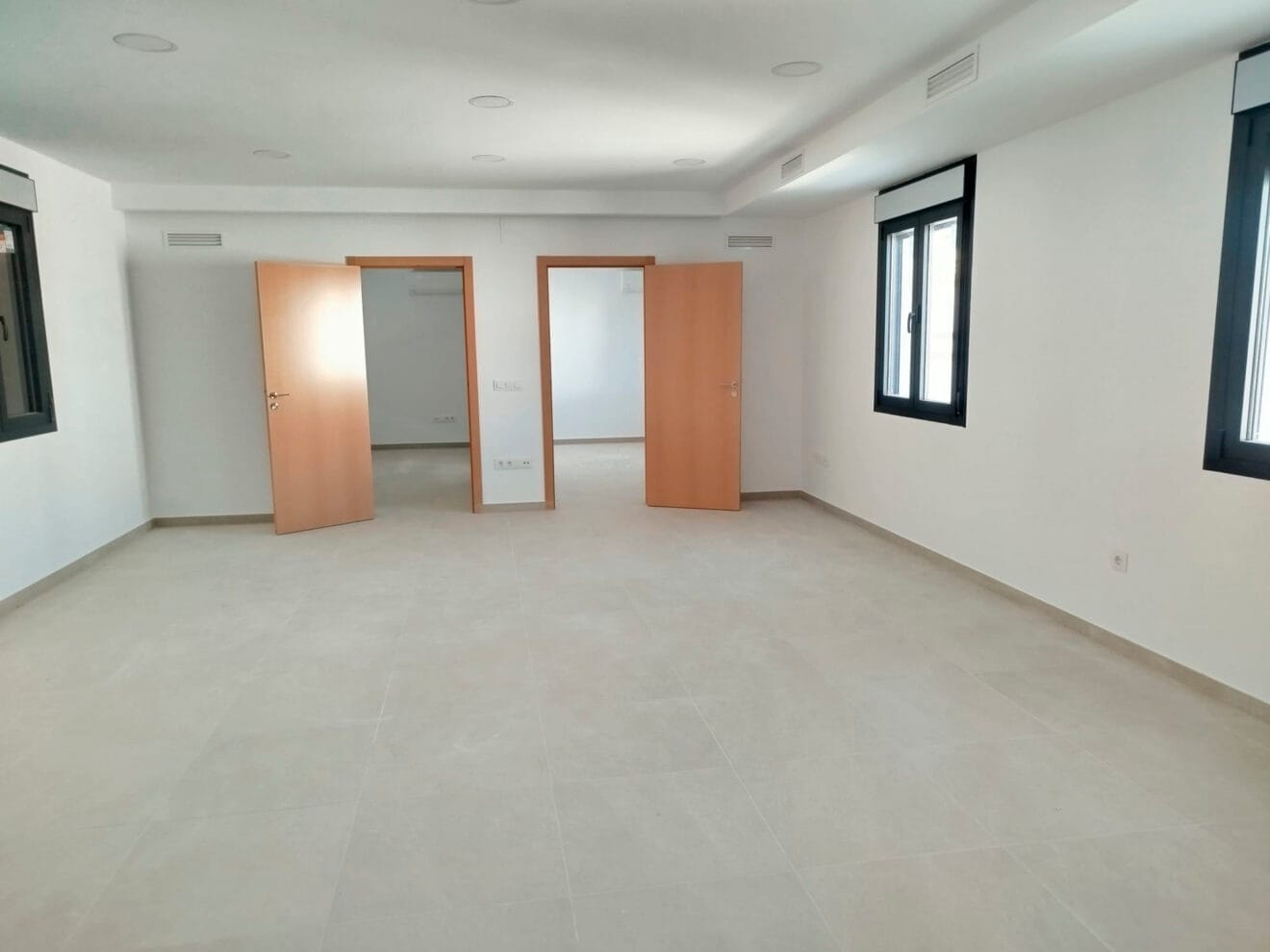 Interior del Centro Social de Benssivà, en la Vall de Gallinera