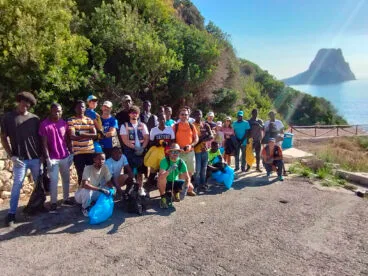 Jornada de recogida basuraleza en la cala Manzanera de Calp