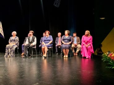 Los galardonados del Premio Jaume Pastor i Fluixà 9 d’Octubre y las Medallas de la Vila y la alcaldesa de Calp en el escenario