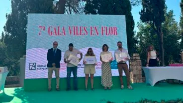 Pere Moll, concejal de Meido Ambiente de Calp, recibe 3 Flores de Honor en la gala del programa Viles en Flor Comunitat Valenciana