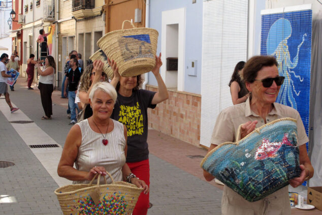 Els Poblets explota de arte en vivo con Persianes amb Art 2025: un recorrido por la consolidada tercera edición 59 persianes amb art 2025 en els poblets44