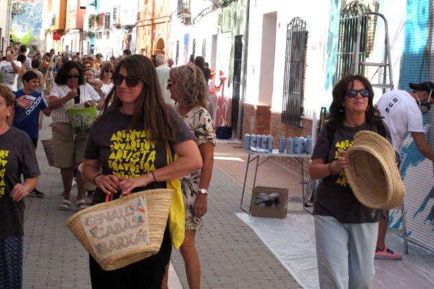 Els Poblets explota de arte en vivo con Persianes amb Art 2025: un recorrido por la consolidada tercera edición 62 persianes amb art 2025 en els poblets47