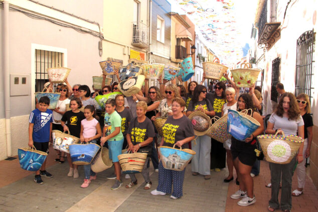 Els Poblets explota de arte en vivo con Persianes amb Art 2025: un recorrido por la consolidada tercera edición 64 persianes amb art 2025 en els poblets49