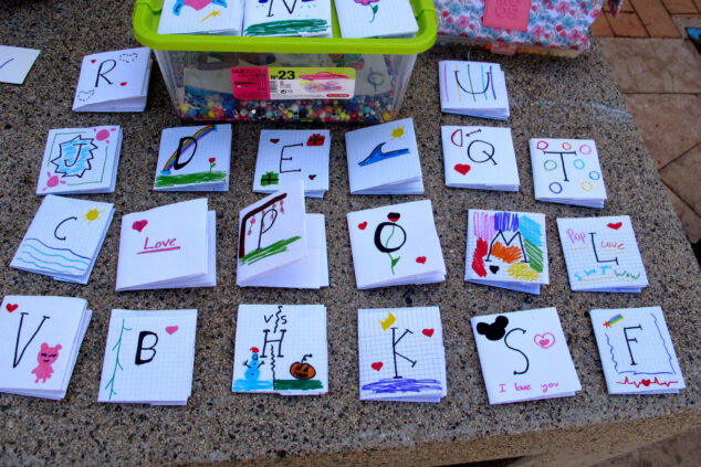 Els Poblets explota de arte en vivo con Persianes amb Art 2025: un recorrido por la consolidada tercera edición 66 persianes amb art 2025 en els poblets51