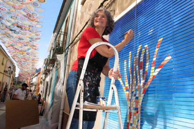 Els Poblets explota de arte en vivo con Persianes amb Art 2025: un recorrido por la consolidada tercera edición 75 persianes amb art 2025 en els poblets60