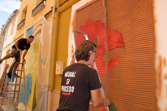 Els Poblets explota de arte en vivo con Persianes amb Art 2025: un recorrido por la consolidada tercera edición 5 persianes amb art 2025 en els poblets69