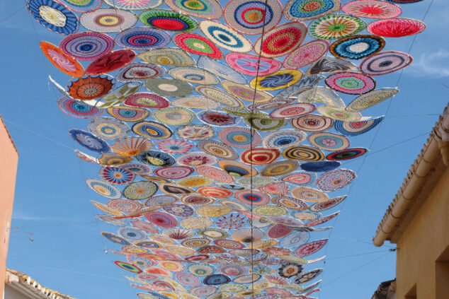 Els Poblets explota de arte en vivo con Persianes amb Art 2025: un recorrido por la consolidada tercera edición 8 persianes amb art 2025 en els poblets72