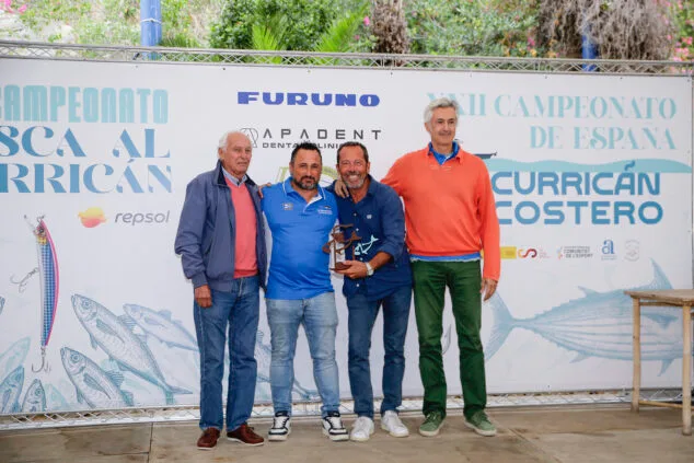 Imagen: Premio a la Pieza Mayor en el XLI Campeonato de Pesca al Curricán del C.N. Moraira