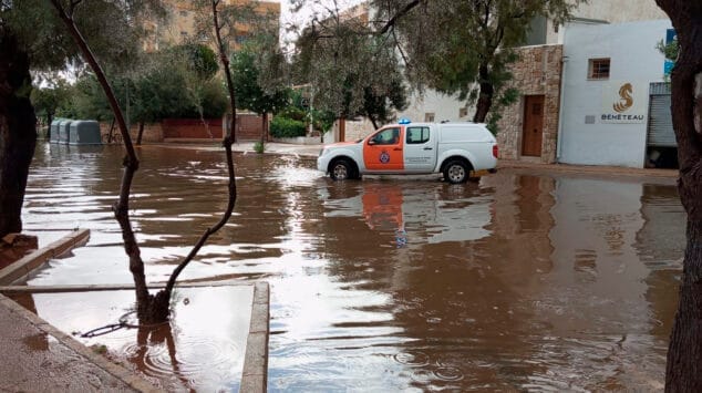 proteccion civil en la zona de la marina de denia anegada archivo