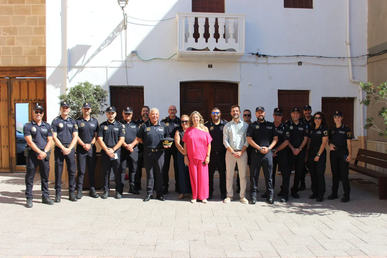 Reconocimiento a la Policía Local de Benitatxell en el Día de los Ángeles Custodios 2025