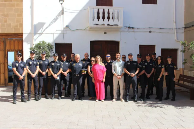 reconocimiento a la policia local de benitatxell en el dia de los angeles custodios 2025