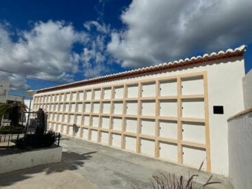 reconstruccion de un modulo de nichos en el grupo norte nuevo del cementerio de benitatxell