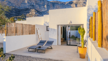 Rincón de lectura y calma en el corazón de Mi AlmaZara Hotel