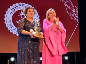 Rosario Donderis y Ana Sala en la entrega del Premio «Jaume Pastor i Fluixà-9 d’Octubre
