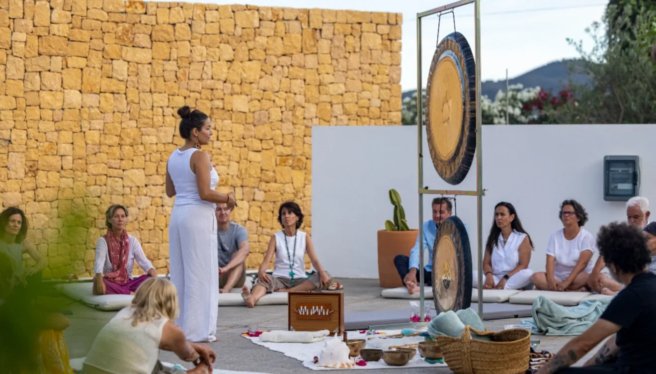 Sesiones de yoga al aire libre en contacto con la naturaleza