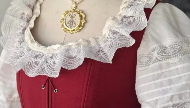 Imagen: Traje de fallera en Somni Faller Dénia