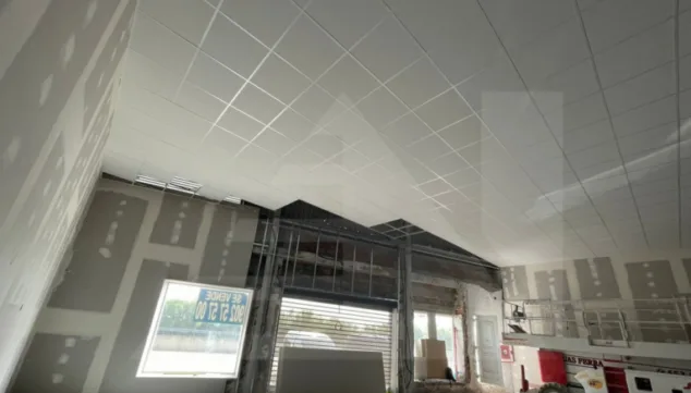 Todo lo que necesitas para tu proyecto de obra o reforma, en un solo equipo 28 techos desmontables con novaplak 766x436 1