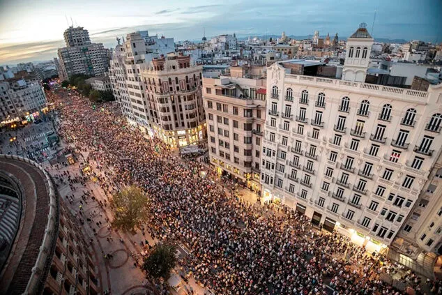 Imagen: Última manifestación en València contra la gestión de la DANA de 2024 - EFE- Biel Aliño