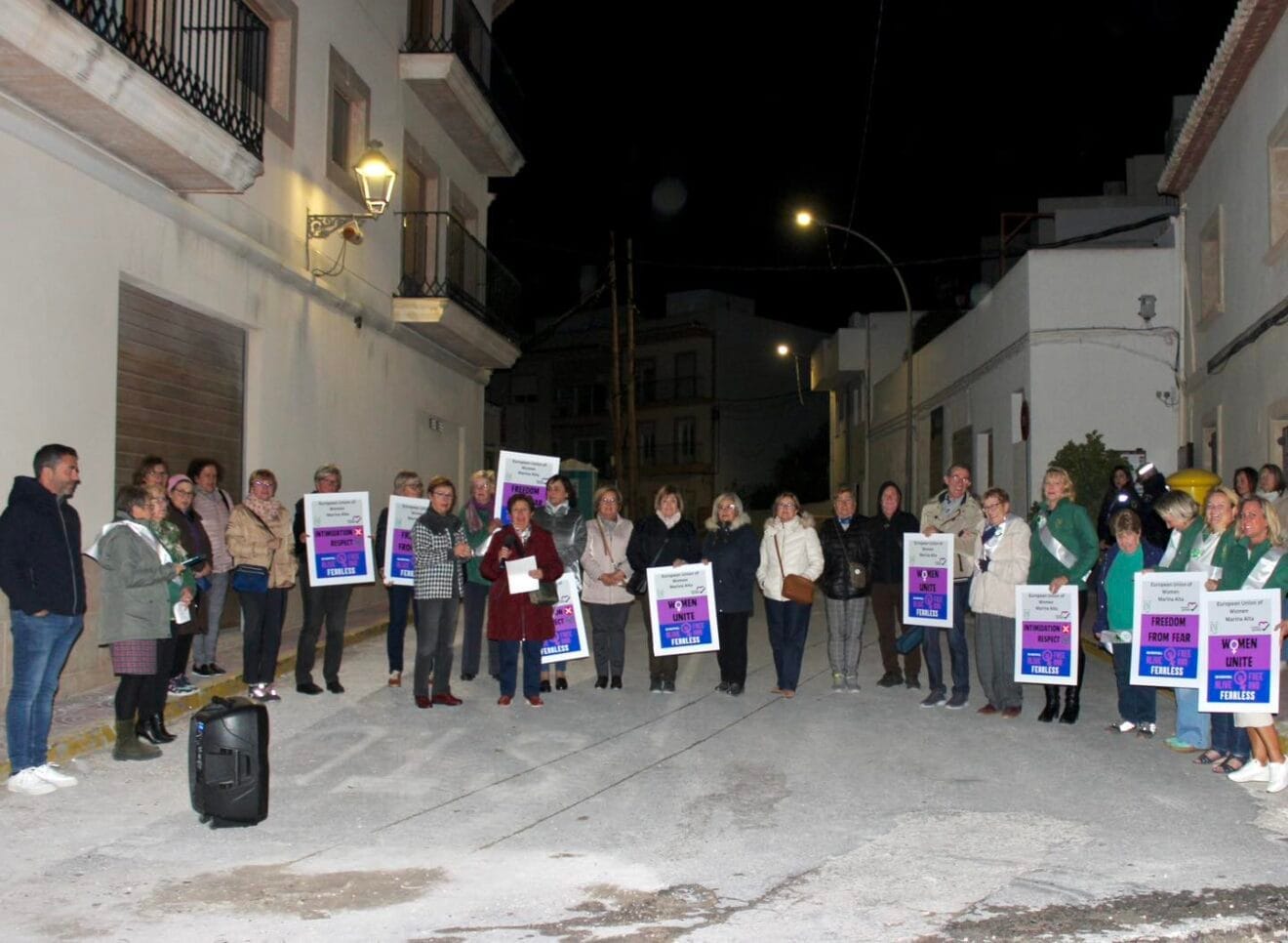 Lectura del manifiesto por el 25N en el Poble Nou de Benitatxell