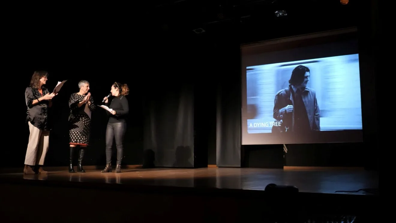 A Dying Tree, de Vincent René-Lortie Ganadora de l premio a la Mejor Película Villa de Xàbia