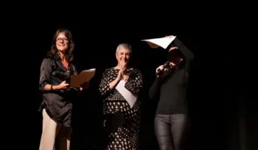 Anunciando los premios del festival